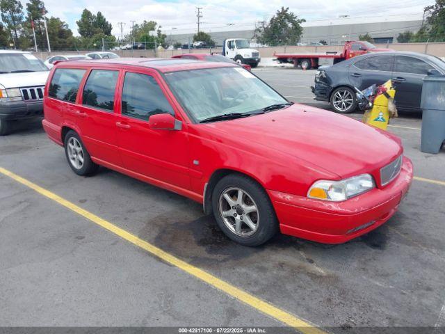  Salvage Volvo V70