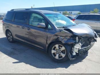  Salvage Toyota Sienna
