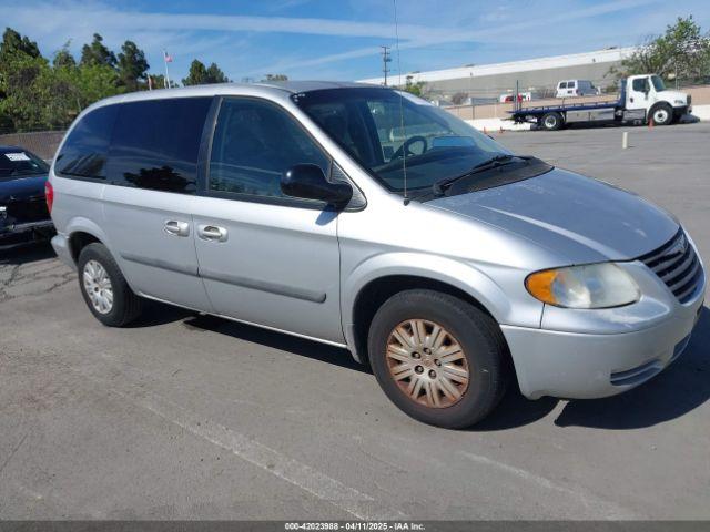  Salvage Chrysler Town & Country