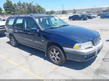  Salvage Volvo V70