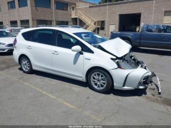  Salvage Toyota Prius v