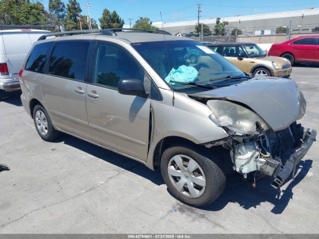  Salvage Toyota Sienna
