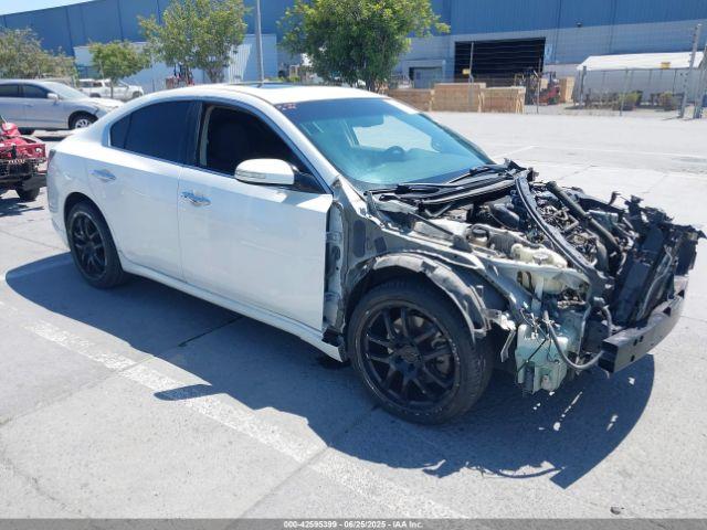  Salvage Nissan Maxima