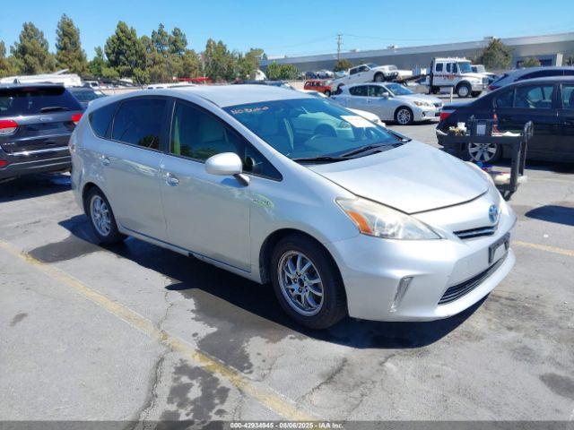  Salvage Toyota Prius v