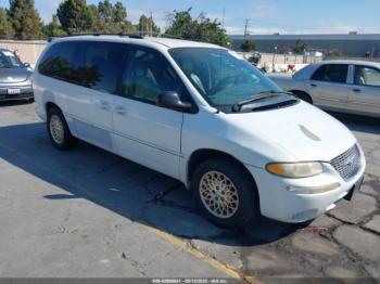  Salvage Chrysler Town & Country