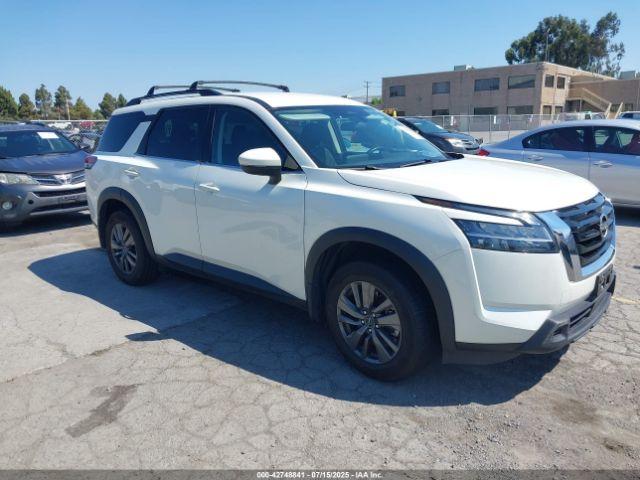  Salvage Nissan Pathfinder