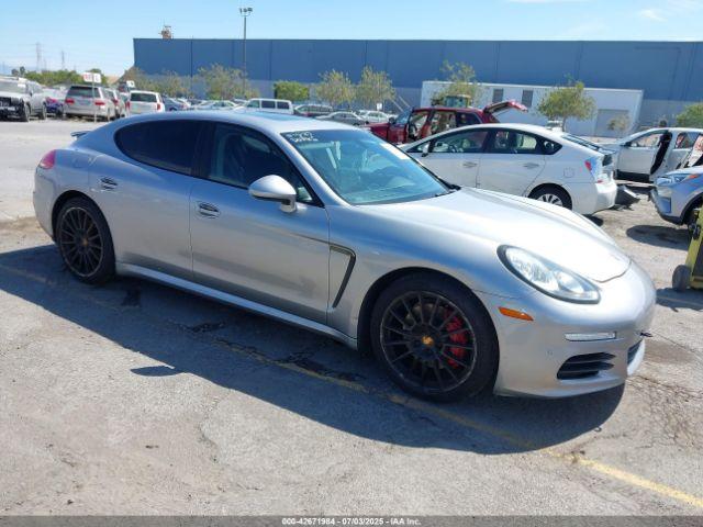  Salvage Porsche Panamera
