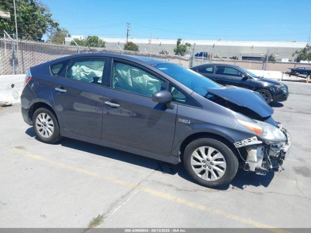  Salvage Toyota Prius