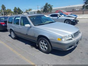 Salvage Volvo V70