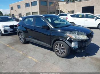  Salvage Nissan Kicks