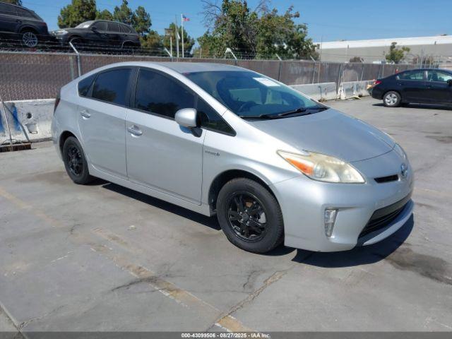  Salvage Toyota Prius