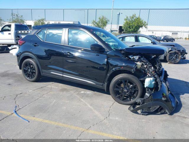  Salvage Nissan Kicks