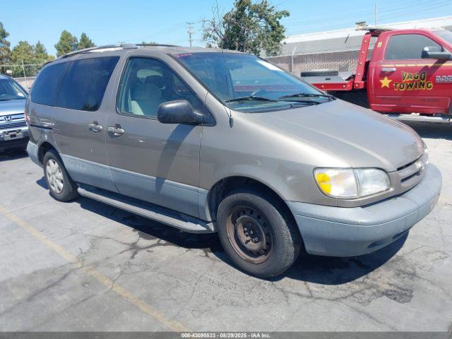  Salvage Toyota Sienna