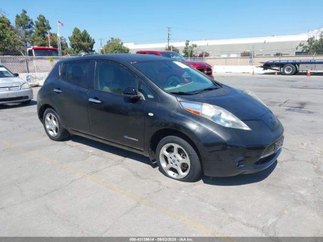  Salvage Nissan LEAF