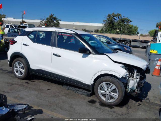  Salvage Nissan Kicks