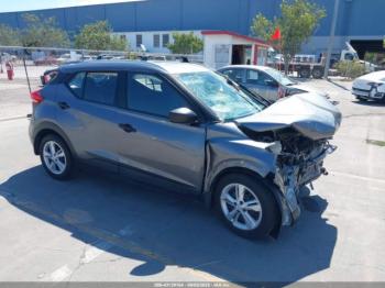  Salvage Nissan Kicks