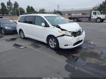  Salvage Toyota Sienna