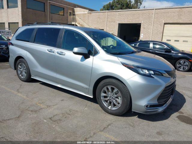  Salvage Toyota Sienna