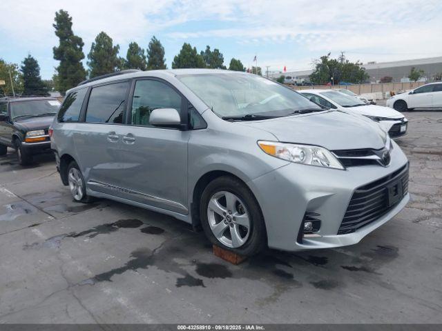  Salvage Toyota Sienna
