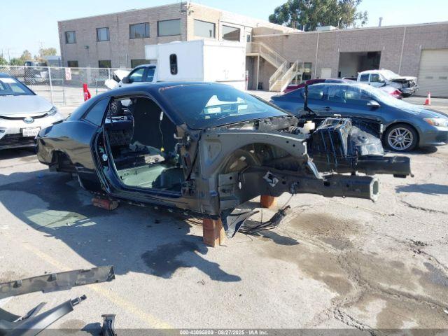  Salvage Dodge Challenger