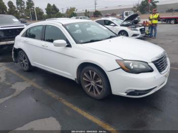  Salvage Chrysler 200