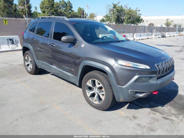  Salvage Jeep Cherokee