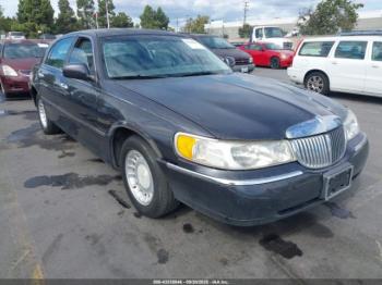  Salvage Lincoln Towncar