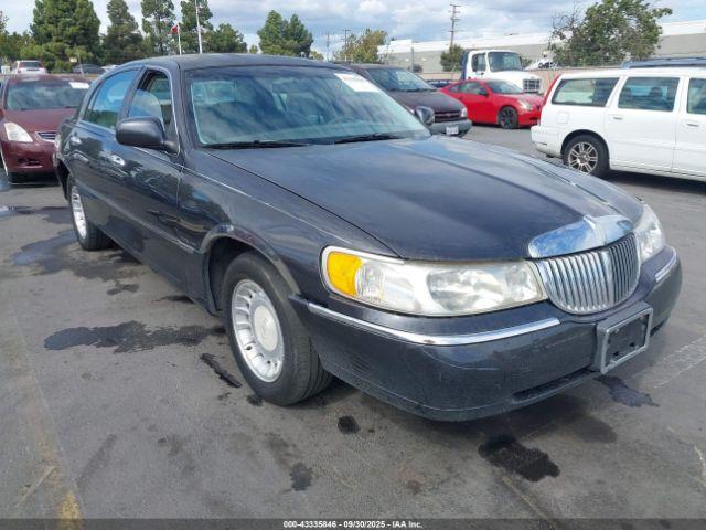  Salvage Lincoln Towncar