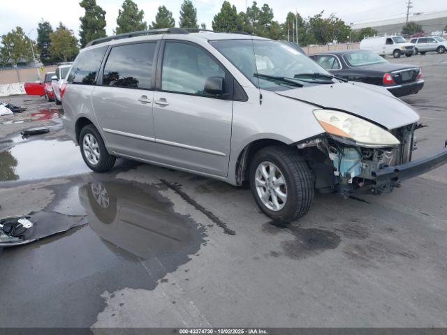  Salvage Toyota Sienna