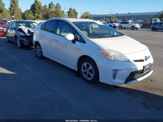  Salvage Toyota Prius