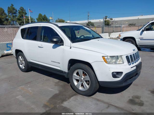  Salvage Jeep Compass