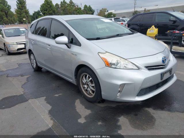  Salvage Toyota Prius v
