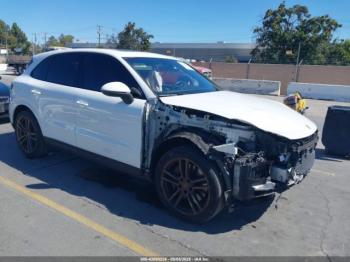  Salvage Porsche Cayenne