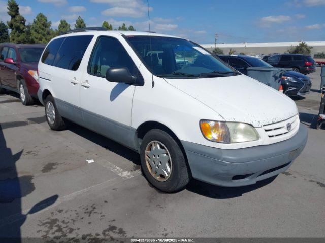  Salvage Toyota Sienna