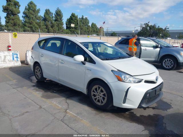  Salvage Toyota Prius v