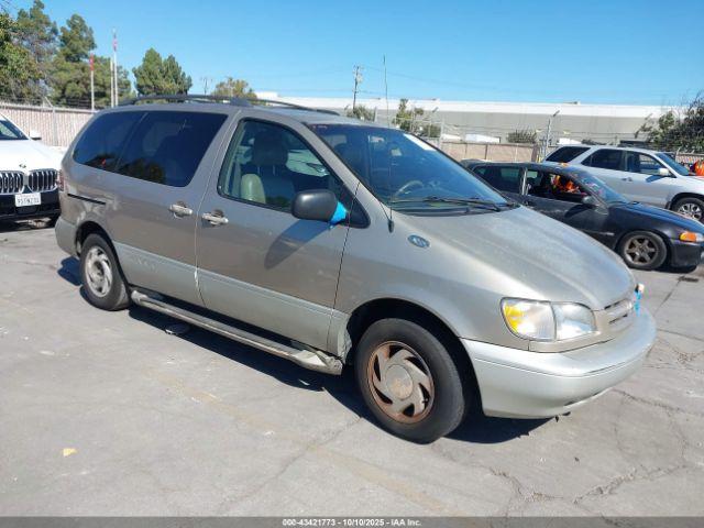  Salvage Toyota Sienna