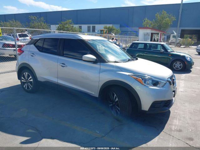  Salvage Nissan Kicks