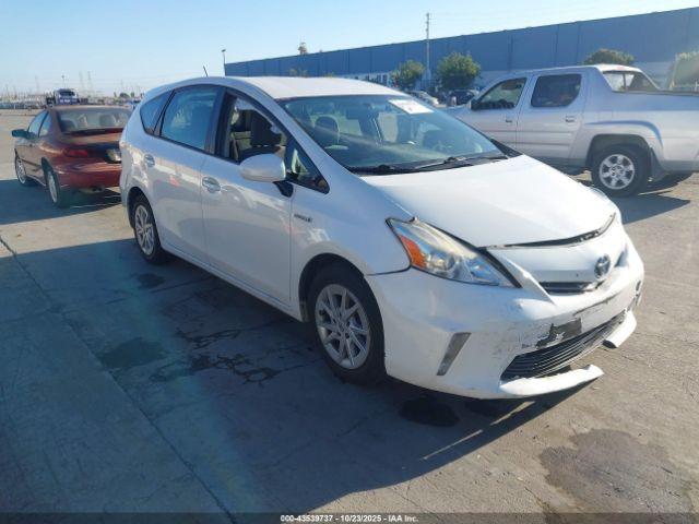  Salvage Toyota Prius v