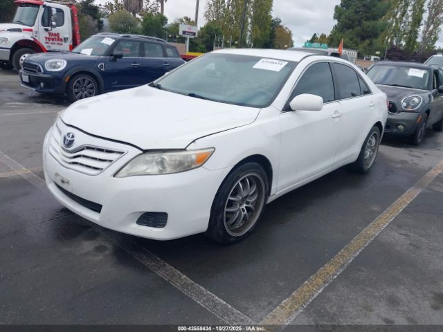 Toyota Camry Le Image 2