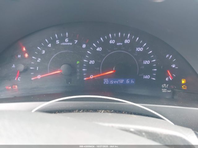 Toyota Camry Le Image 11