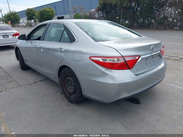 Toyota Camry Le Image 2