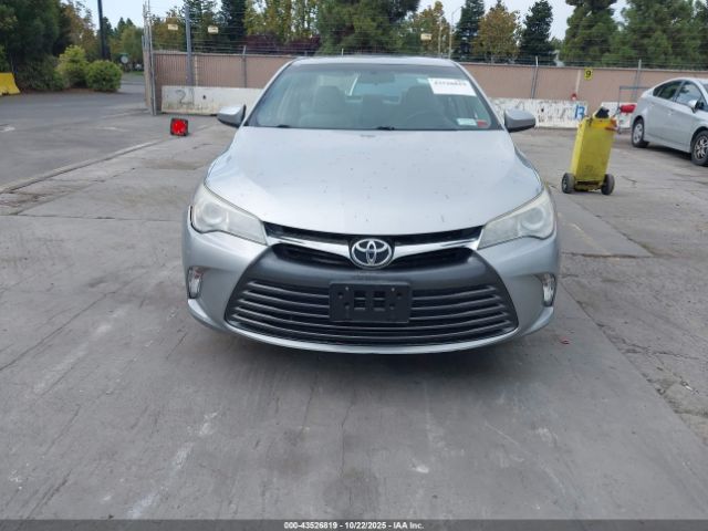 Toyota Camry Le Image 4