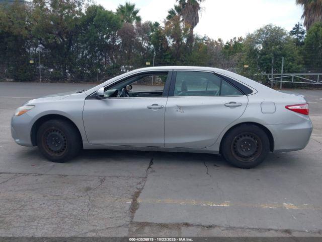 Toyota Camry Le Image 14