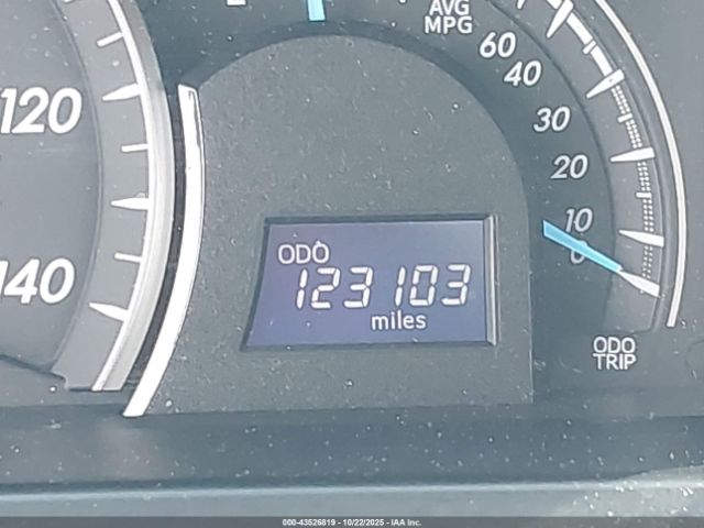 Toyota Camry Le Image 11