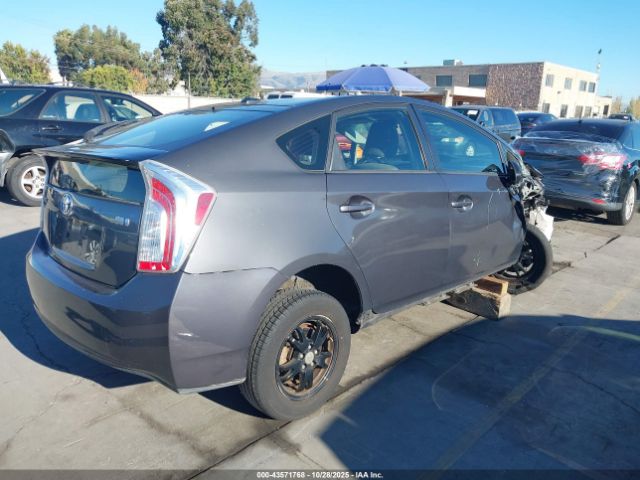 Toyota Prius Three Image 10