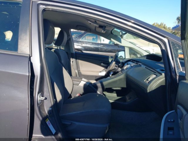 Toyota Prius Three Image 20