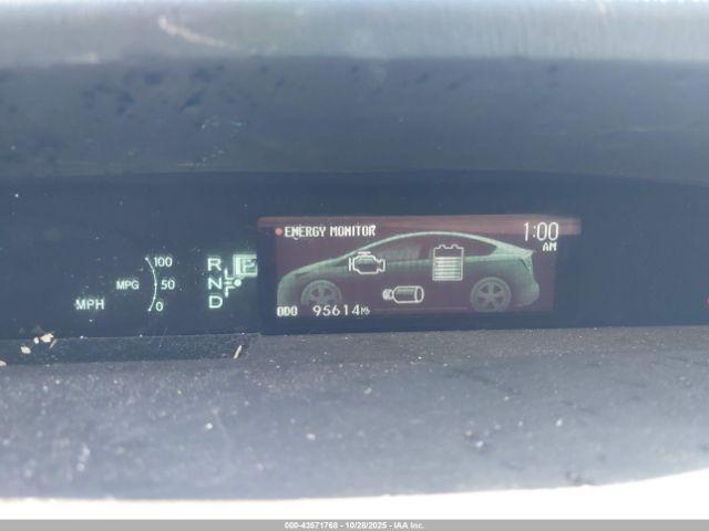 Toyota Prius Three Image 11