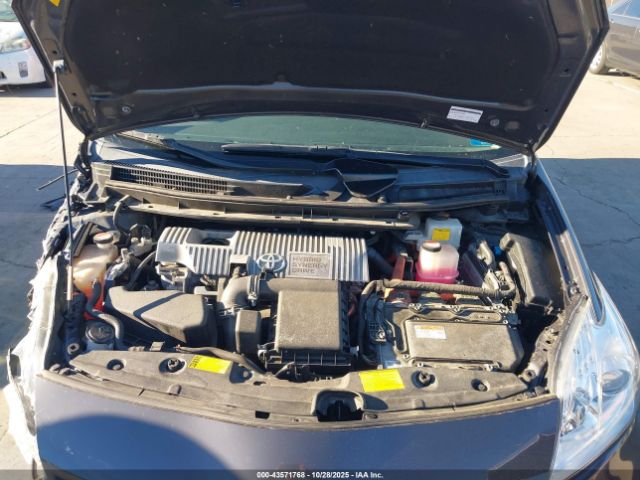 Toyota Prius Three Image 2