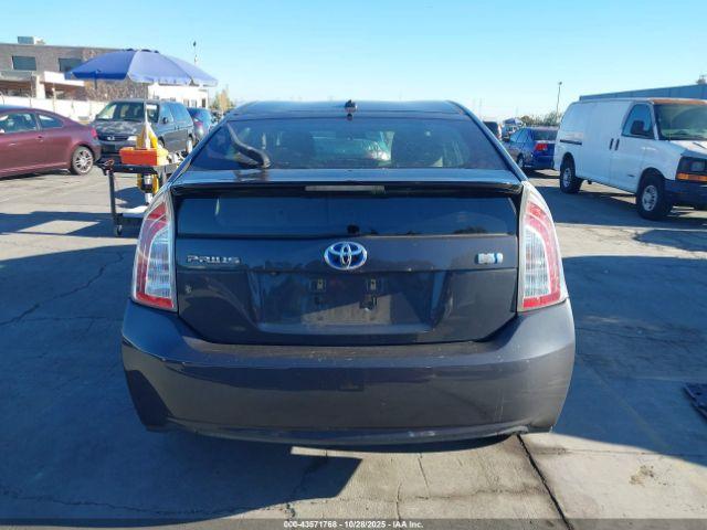 Toyota Prius Three Image 12