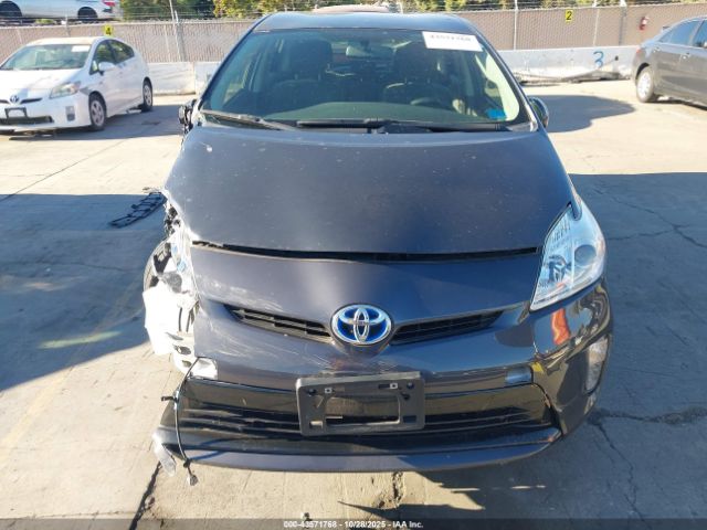 Toyota Prius Three Image 7